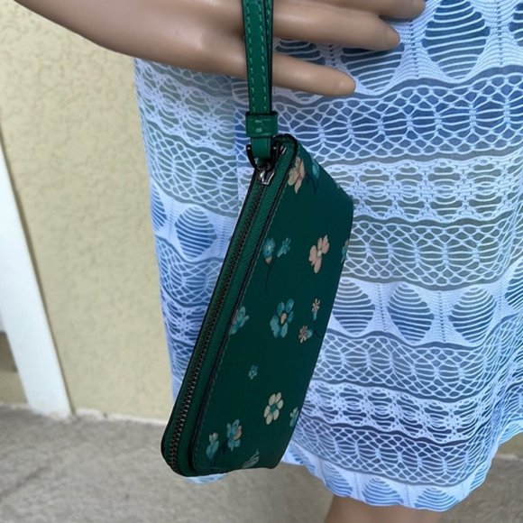 Coach Mystical Floral Corner Zip Wristlet Green Multi - Picture 11 of 13